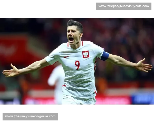 双核闪耀立陶宛！希曼斯基获评最佳，莱万终结无解