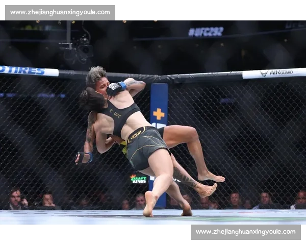 里约之夜撒盐封神!朱莉娅 TKO 卡罗琳娜,UFC 草量级再掀风暴 里约之夜撒盐封神!朱莉娅 TKO 卡罗琳娜,UFC 草量级再掀风暴