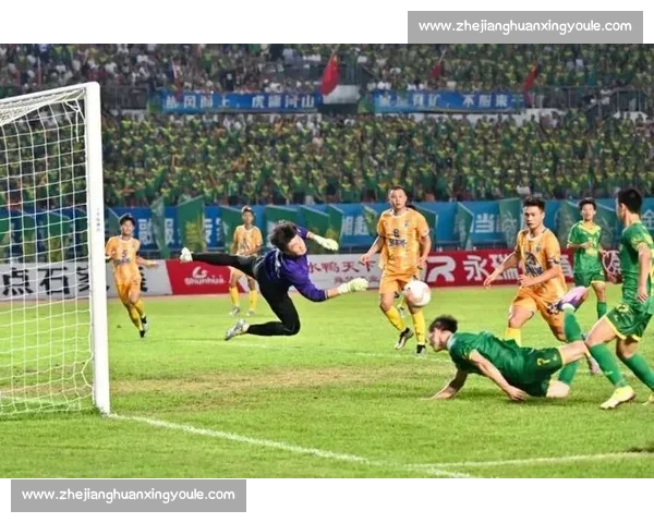 株洲湘超赛场现 8 米巨衫，球迷打卡燃爆主场